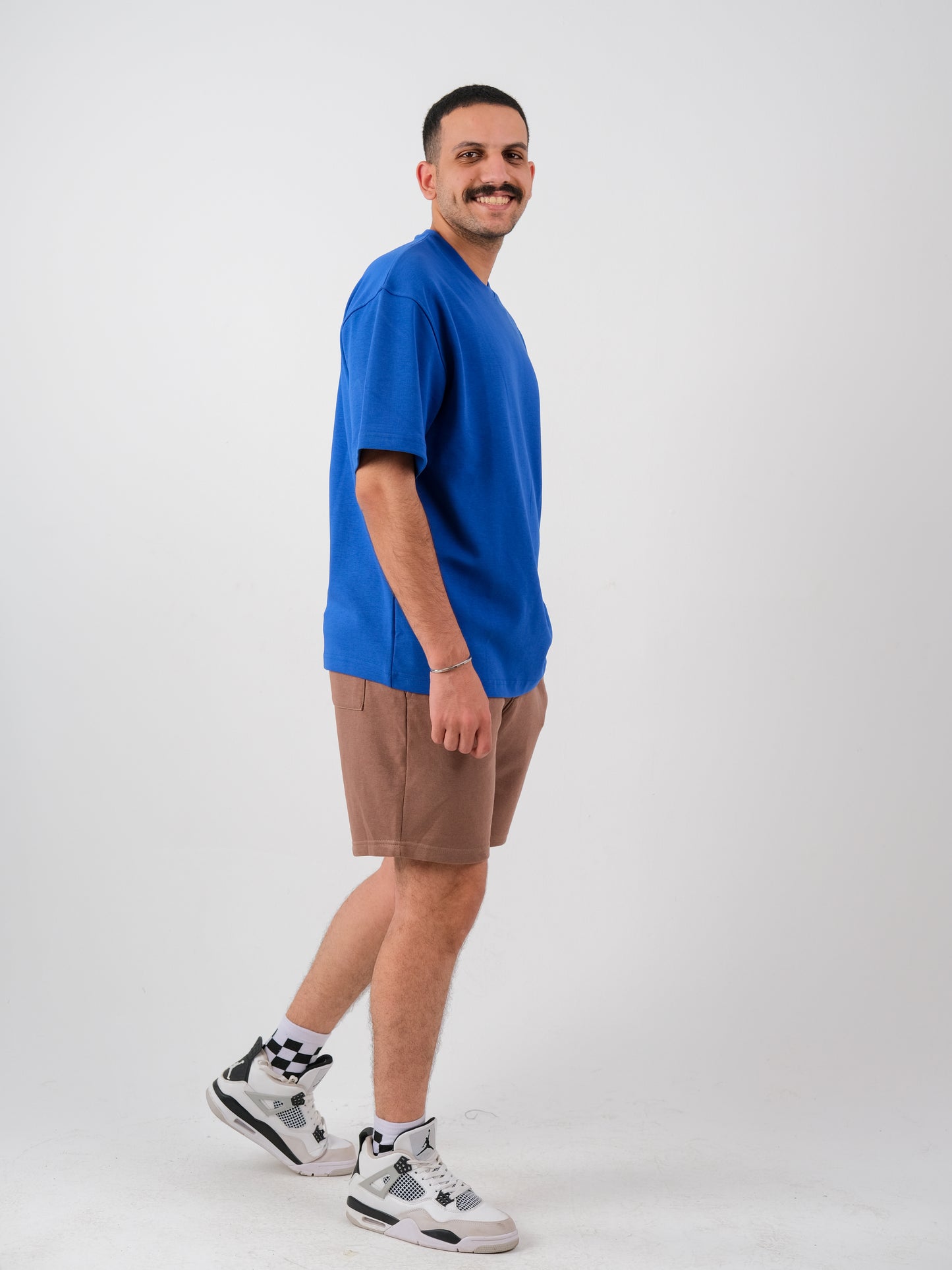 قمصان كبيرة الحجم