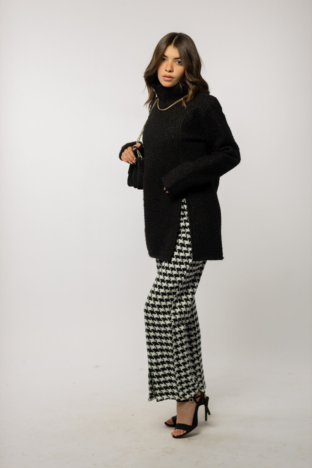 Straight fit trousers with front slit