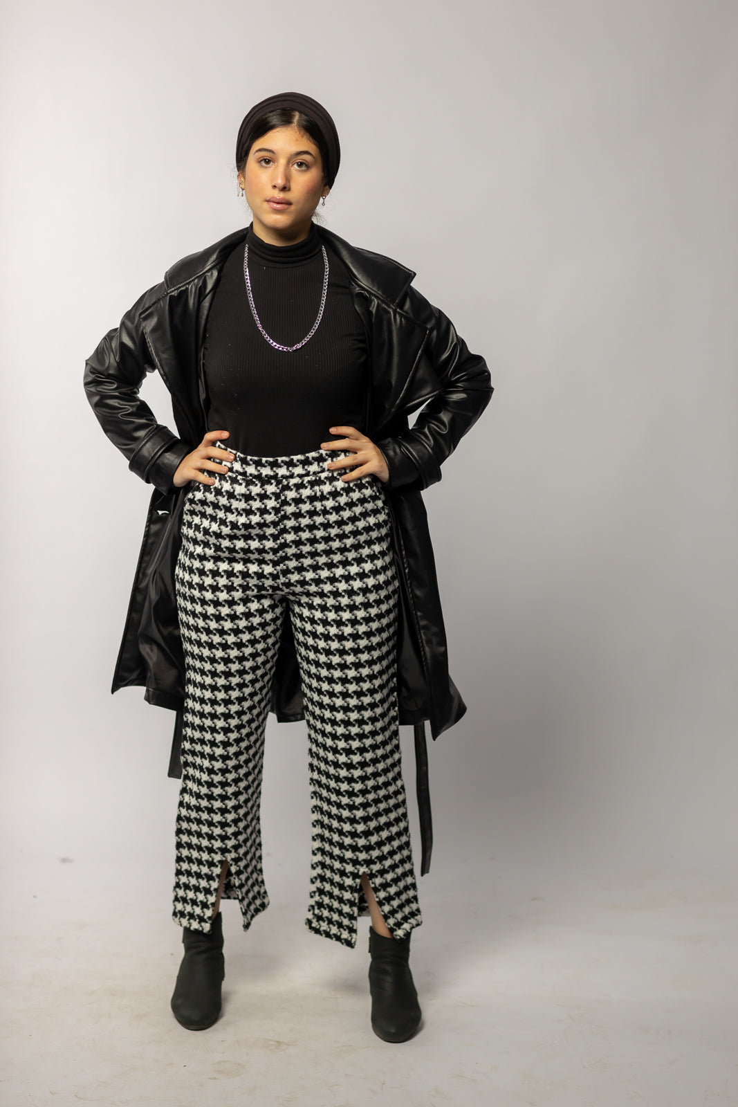 Straight fit trousers with front slit