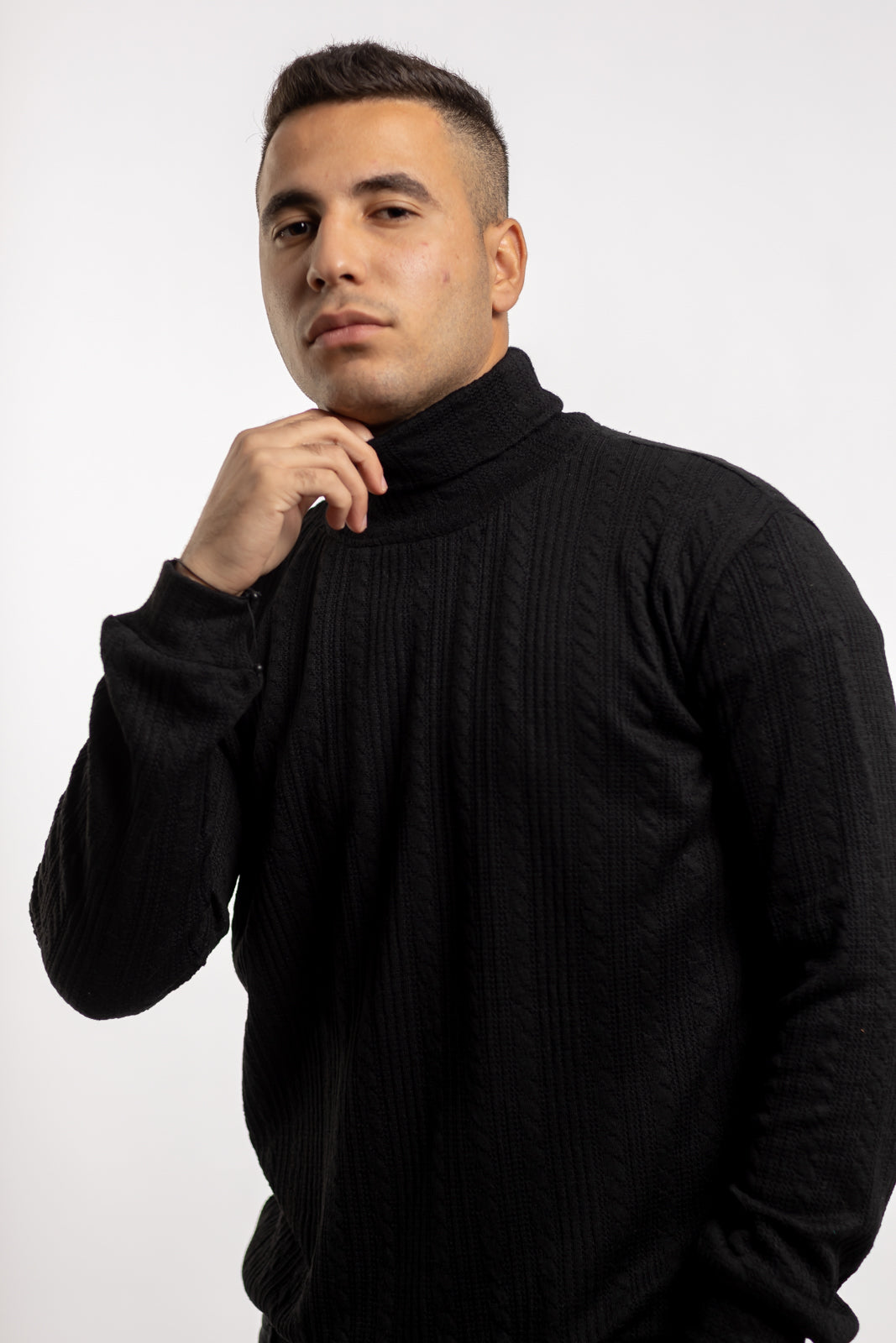 Basic Wool Pullover In Black