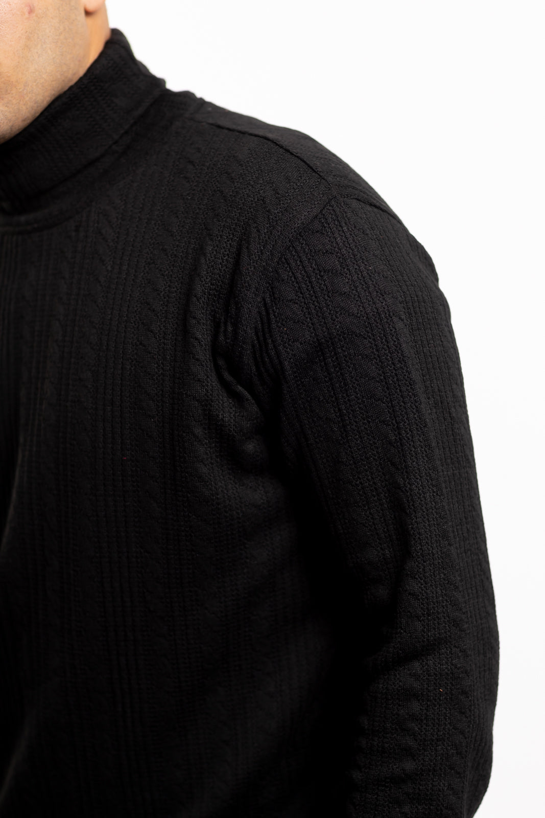 Basic Wool Pullover In Black