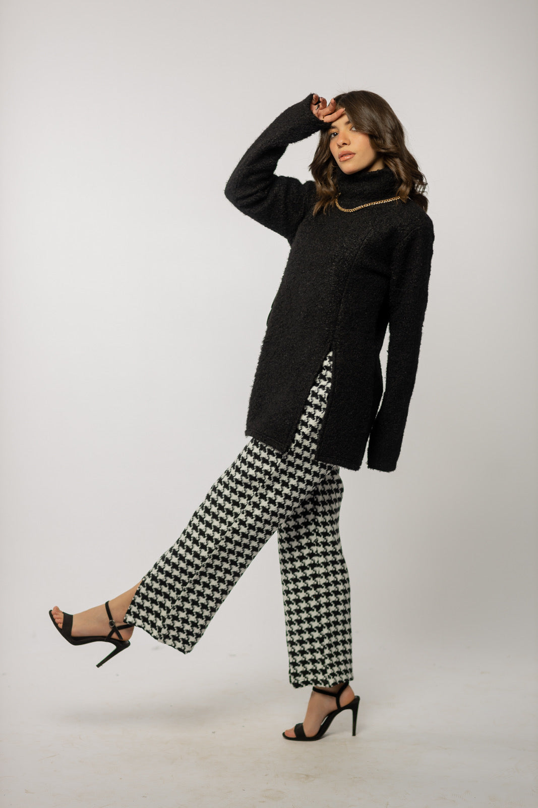 Straight fit trousers with front slit